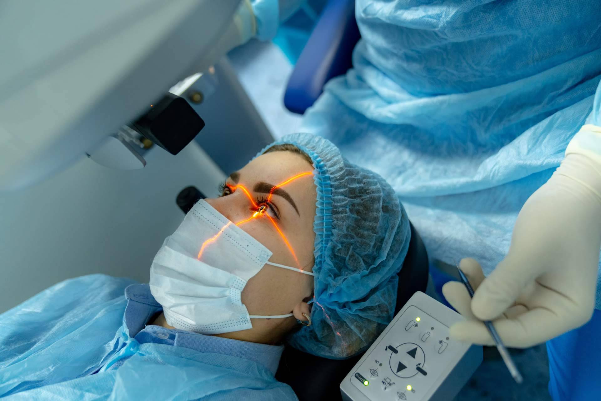 El uso de lentes intraoculares para tratar las cataratas