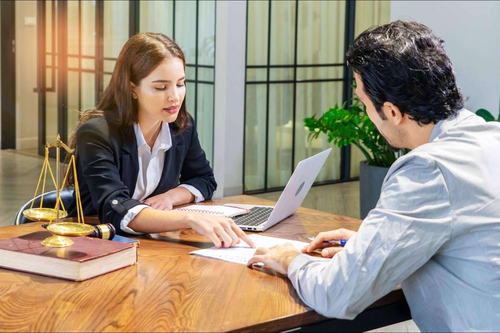 Los abogados especializados de Asesority ayudan a realizar reclamaciones bancarias online
