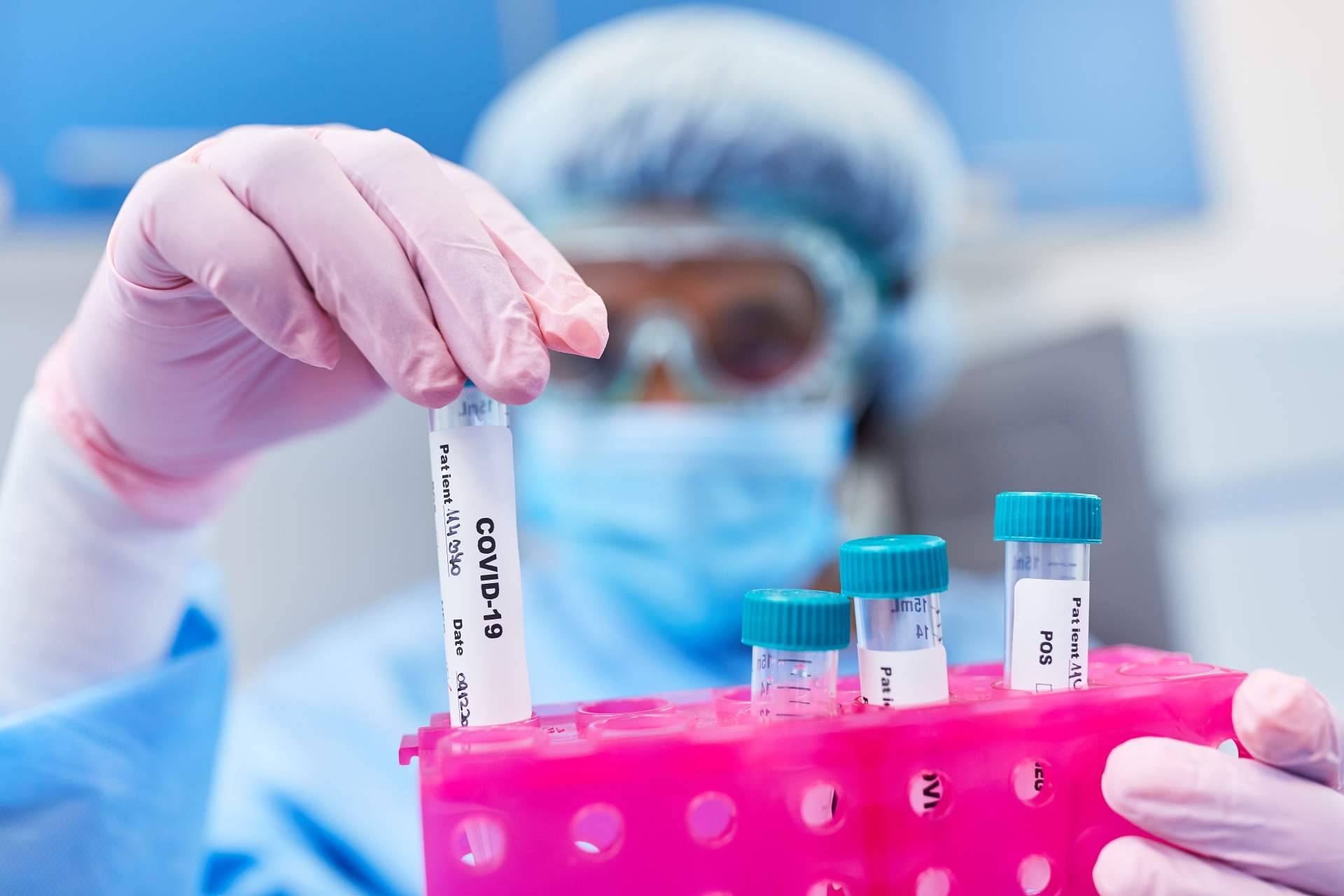 Elías Asfura y Laboratorios Karnel apoyan a la comunidad con gastos de exámenes médicos durante la pandemia