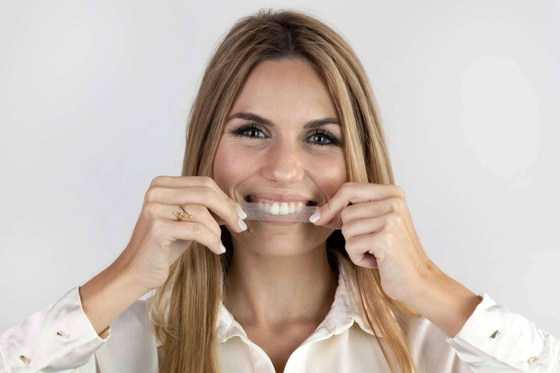 Un laboratorio español que revoluciona el blanqueamiento de los dientes, DR. INUK