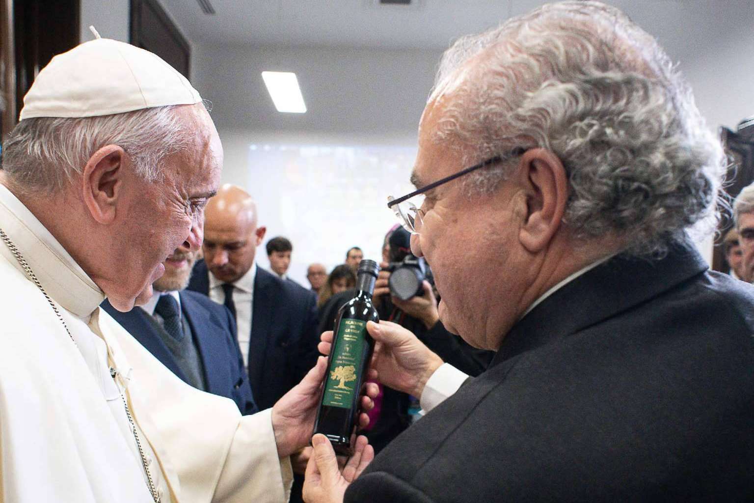 El Papa Francisco apadrina un olivo centenario en España