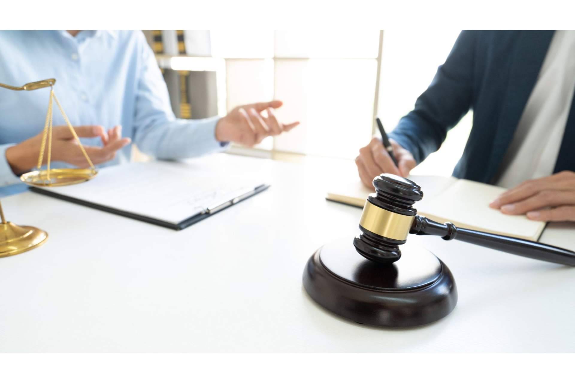 Una abogada y periodista lleva el timón de Visión Legal 360°, con valor agregado para sus clientes