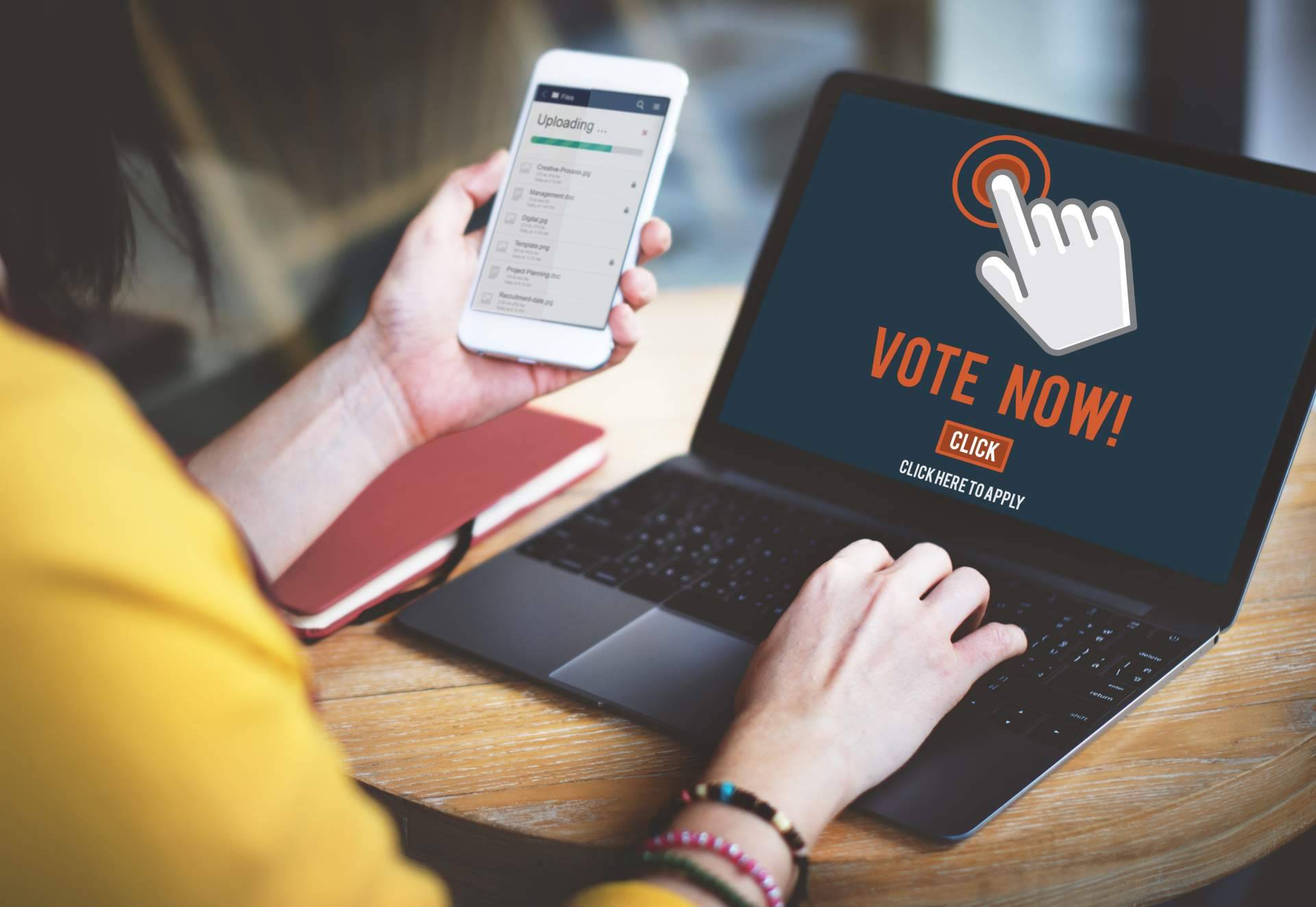 ¿En qué consiste el sistema de votación electrónica de Custom Vote?