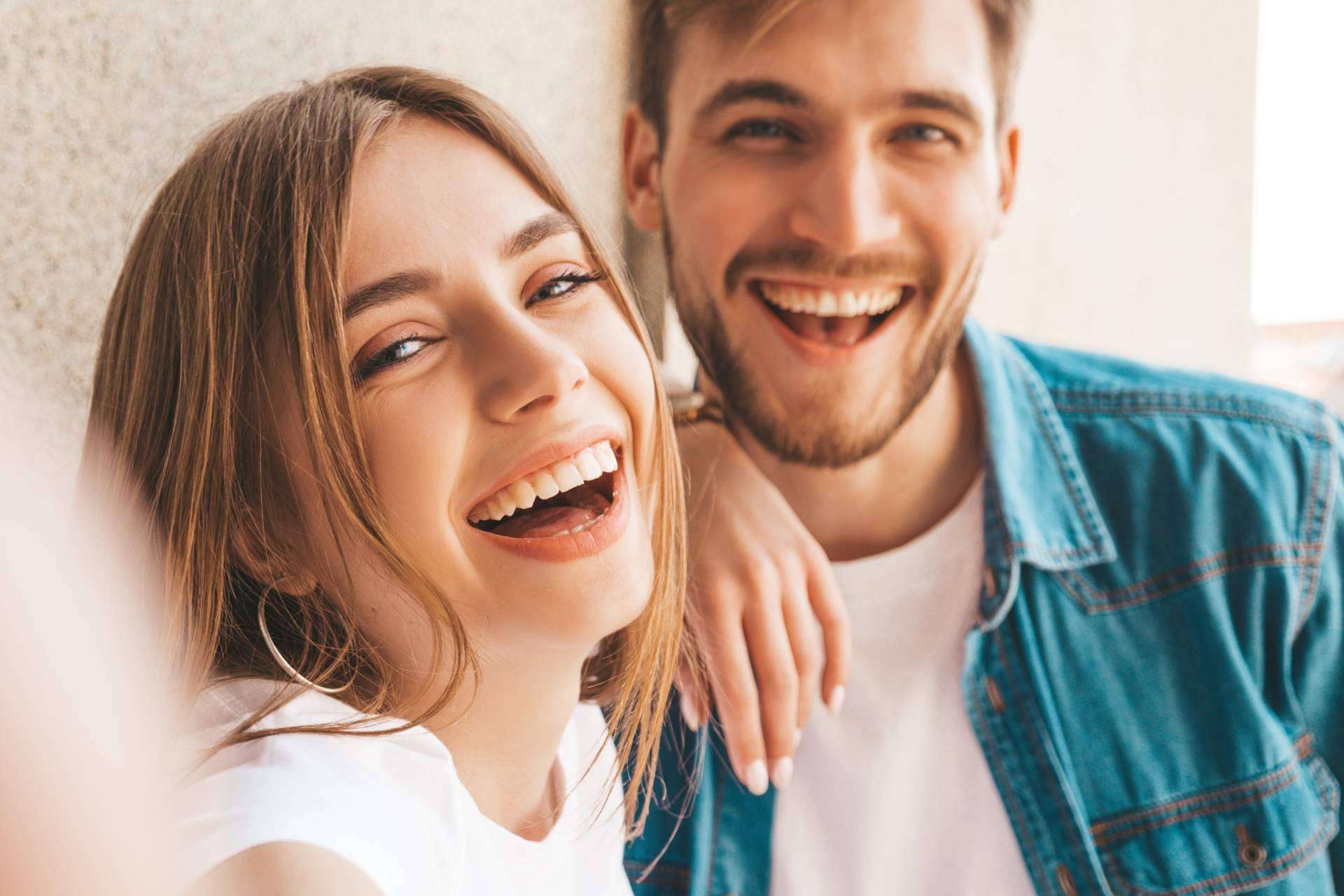 Aplicación de carillas dentales en la clínica experta de Carlos Saiz Smile