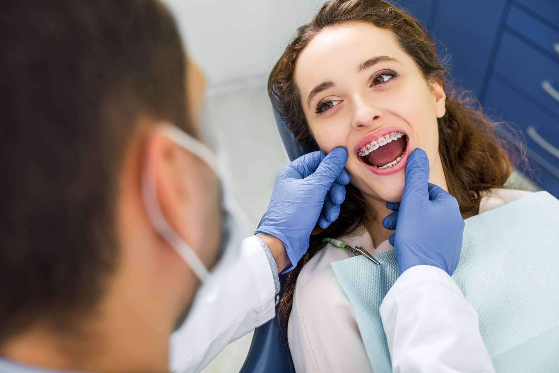 Acudir a centros expertos en ortodoncia como la Clínica Dental Delgado, ¿por qué es importante?
