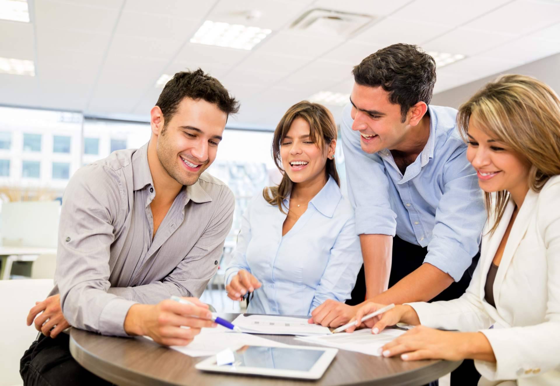¿Por qué es una gran decisión empresarial formar a los empleados con Excellent, In English?