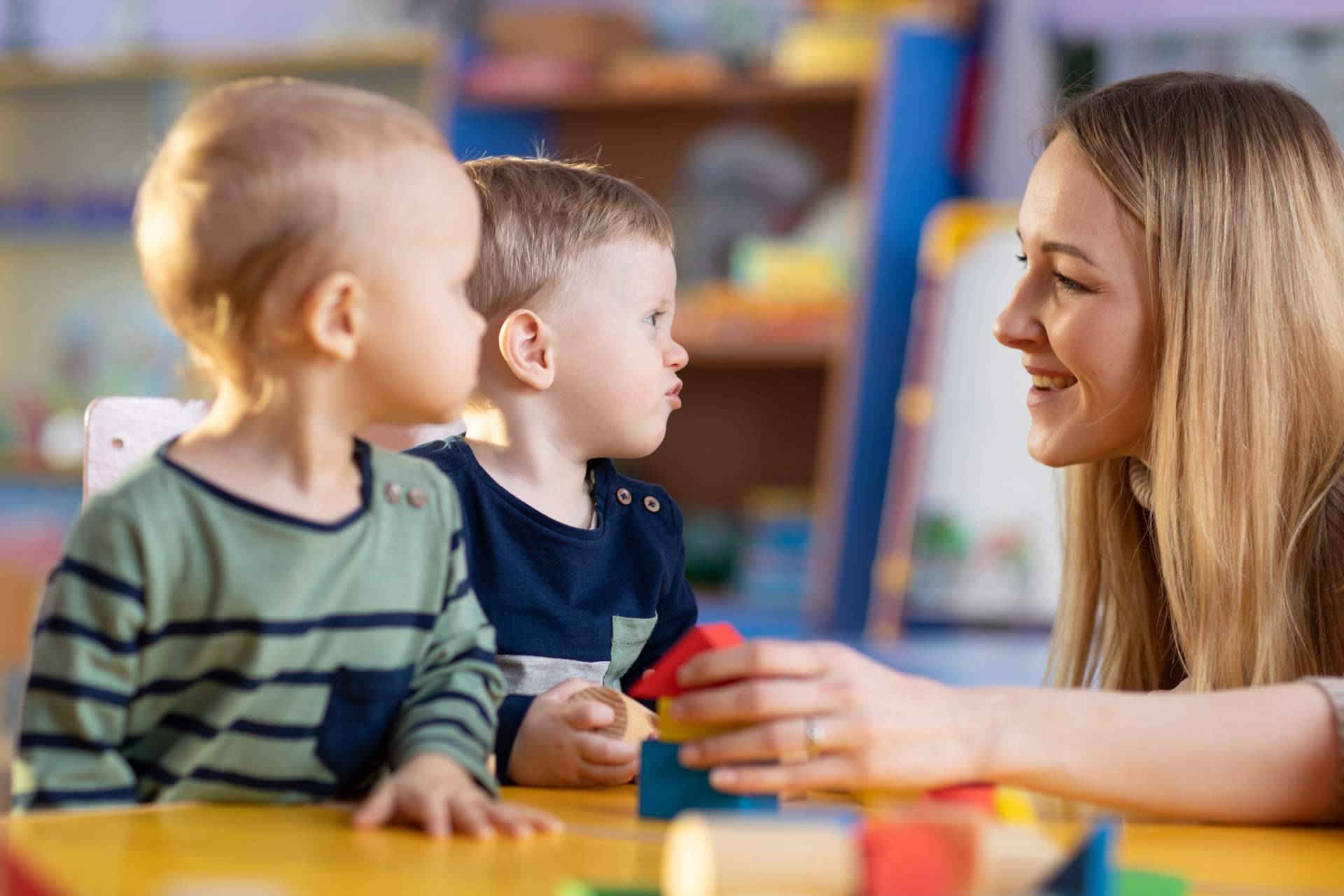 Servicio de cuidado de niños a domicilio en Madrid de la mano de Noviser