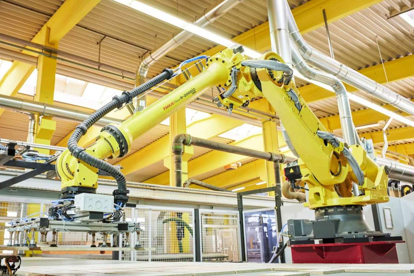 Conocer los beneficios de las cadenas portacables triflex para equipar con éxito robots industriales