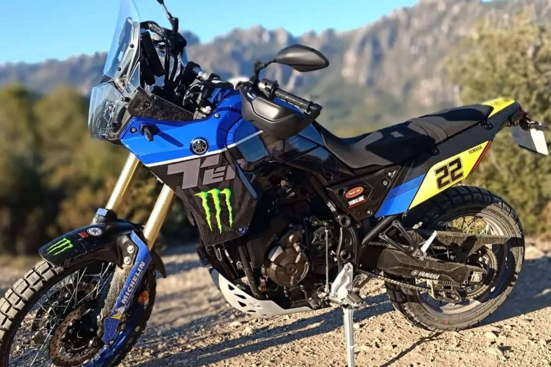 ADHESIVOSEMBARRADOS y sus pegatinas para motos personalizadas