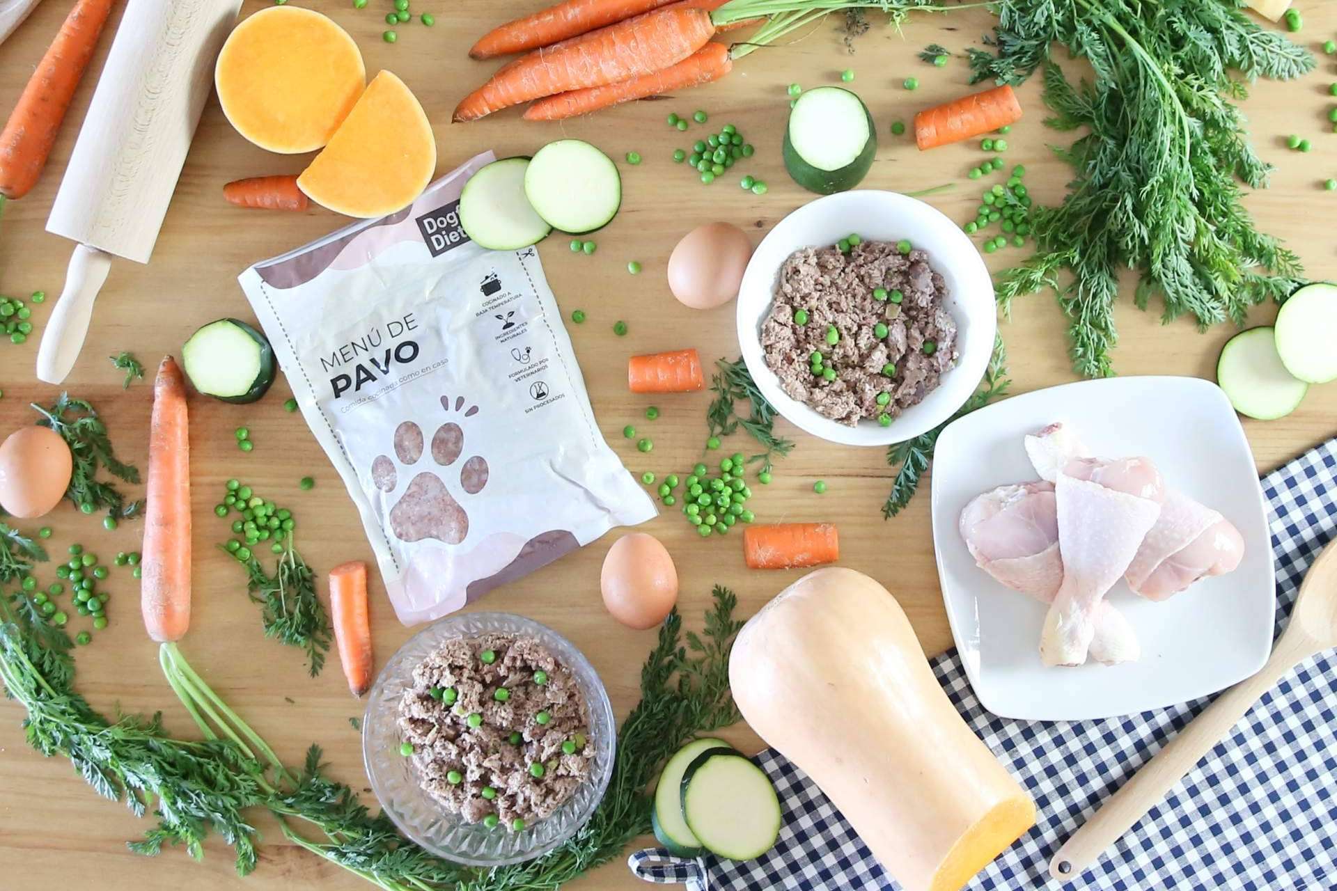 ¿Un perro que aún come pienso? Dogfy Diet ofrece una forma de alimentación natural para perros