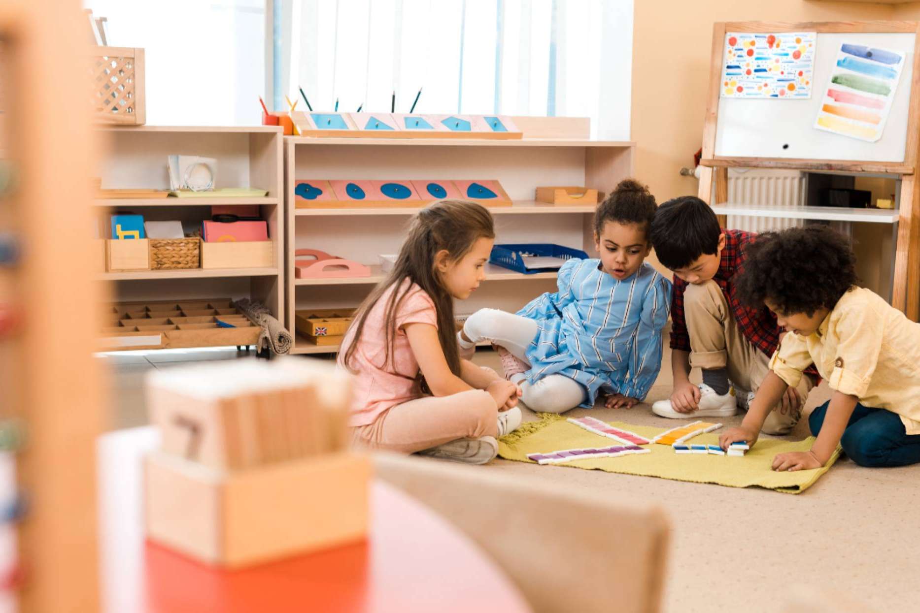 Crear un ambiente ideal para fomentar el desarrollo de los niños pequeños con el mobiliario Montessori