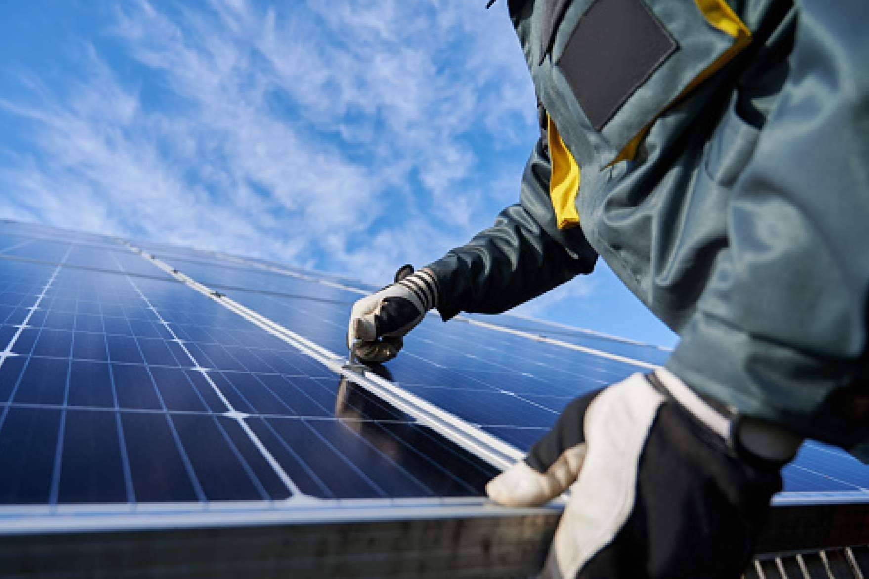 ¿Cuáles son los beneficios de las subvenciones del gobierno para la instalación de placas solares fotovoltaicas?