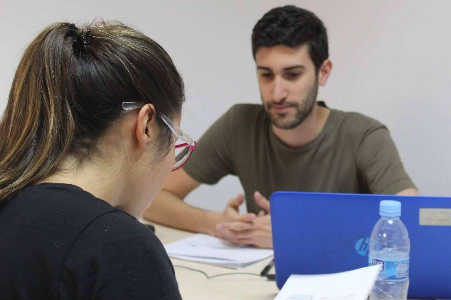 ¿Cuáles son los principales beneficios de aprender inglés trabajando en el extranjero?