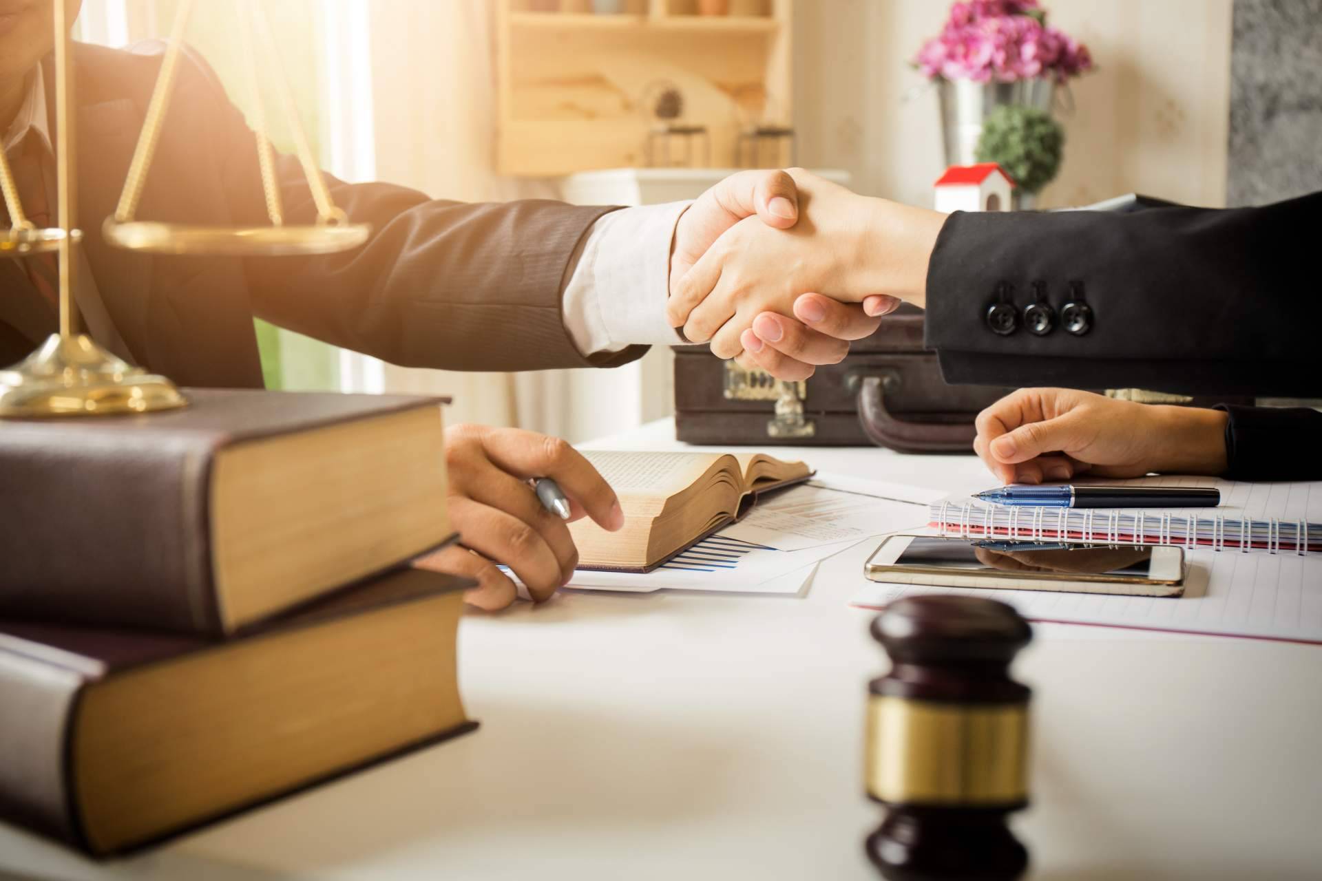 Grupo Legal Gebeloff explica de qué manera conseguir el cobro de deudas en Estados Unidos