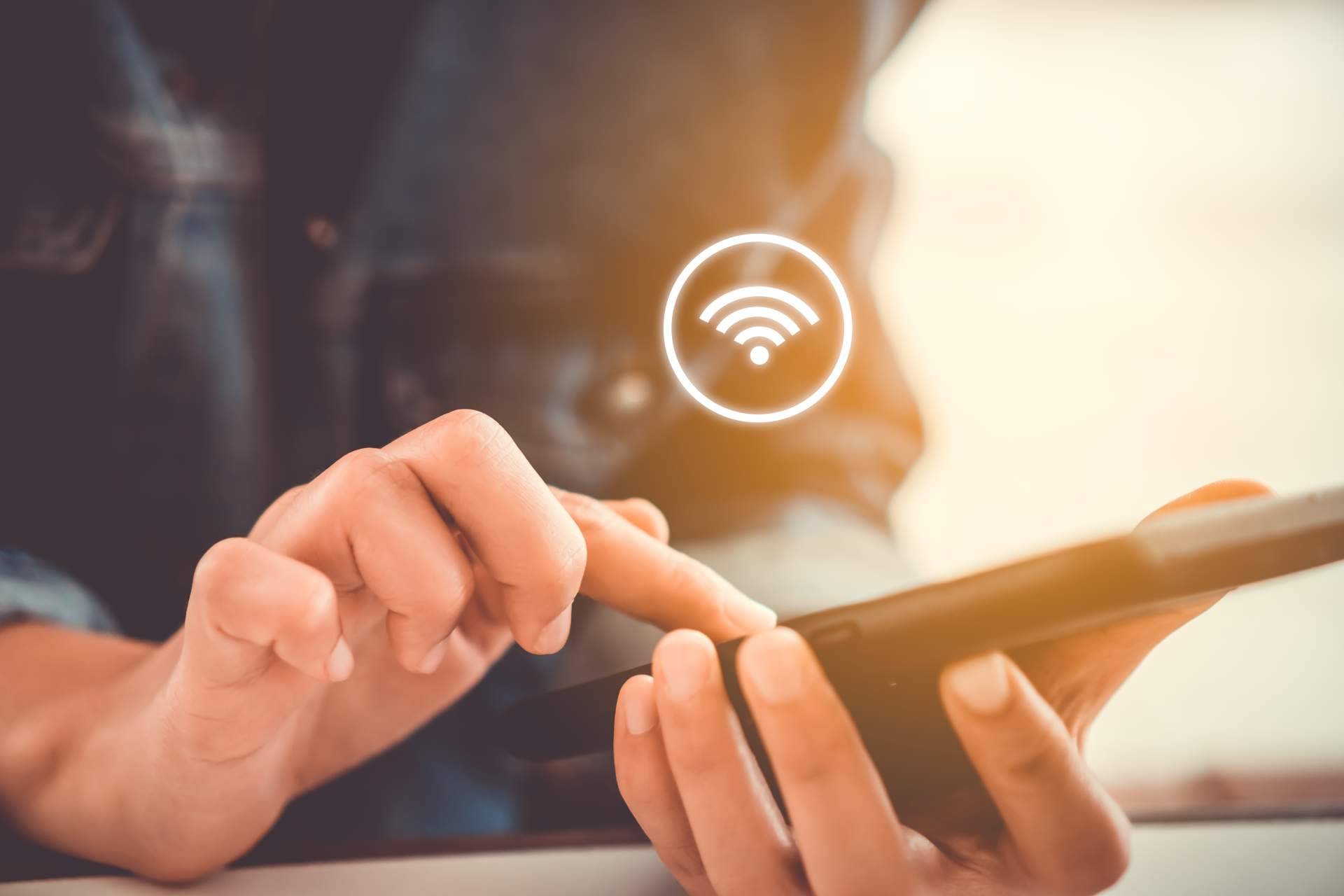 ¿Cómo aumentar la velocidad de internet?; wifi vs. fibra óptica plástica