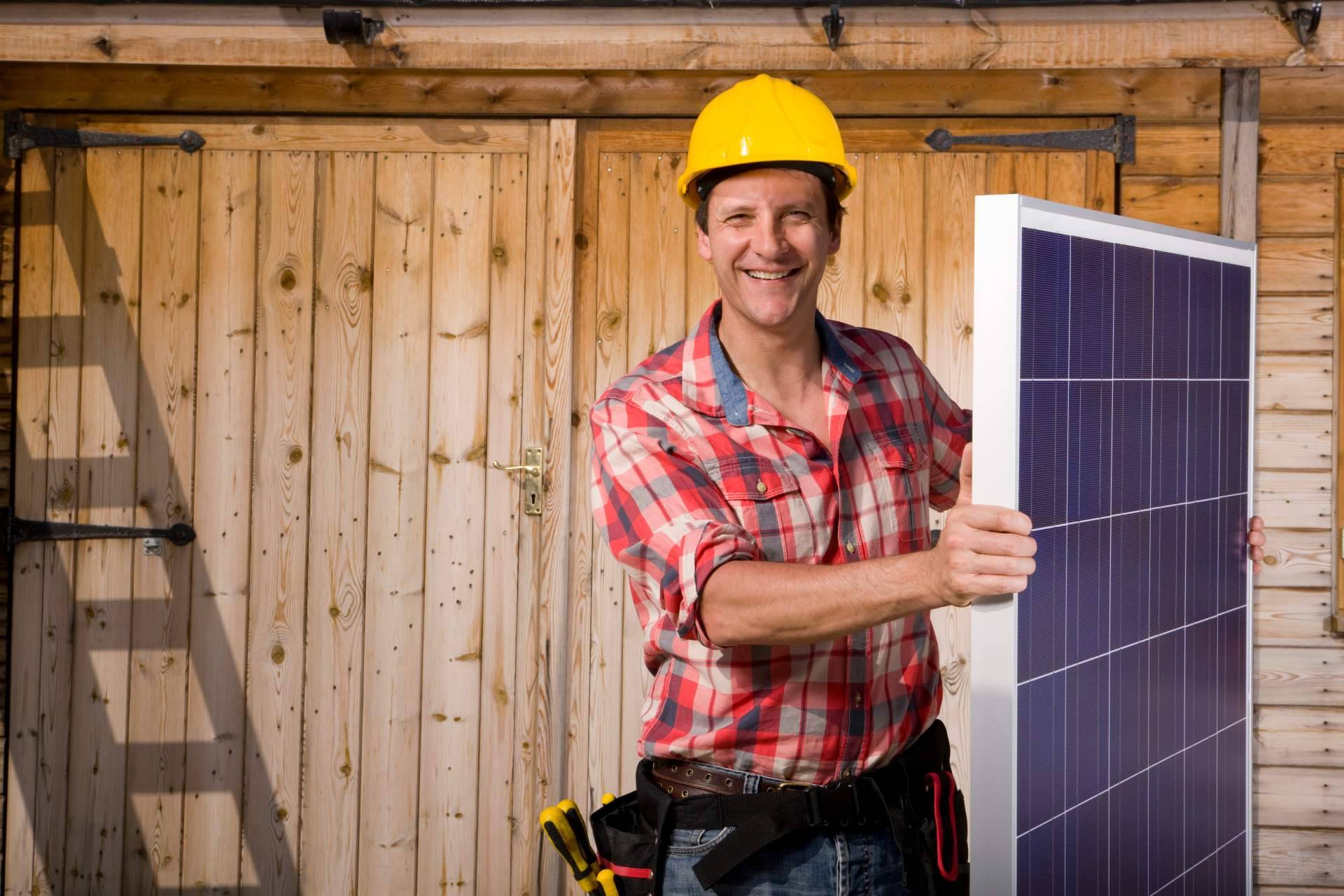 La periodicidad del cambio y mantenimiento de una placa solar, de la mano de Soof