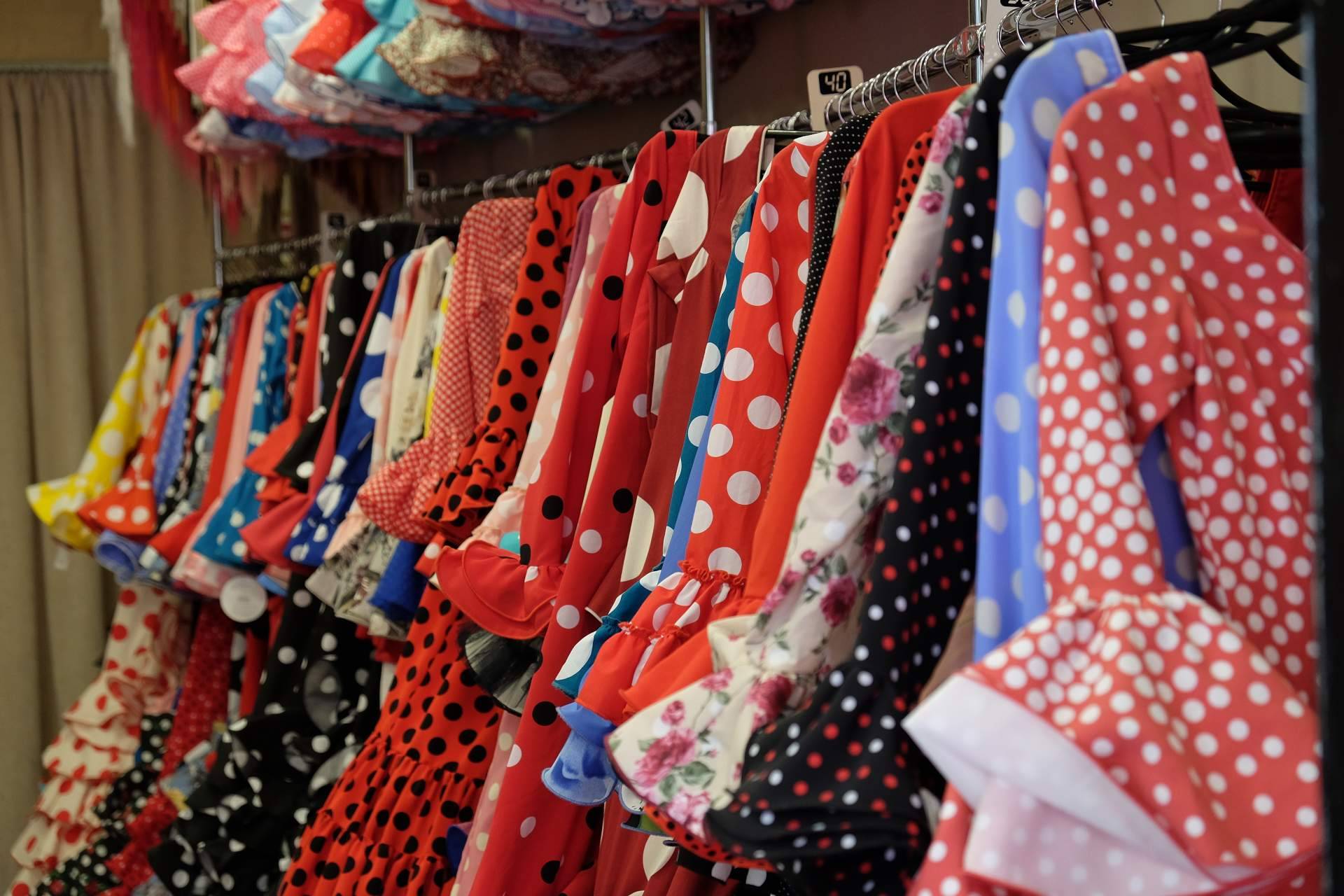 Nueva colección de trajes de flamenca 2023 en la tienda Viva La Feria