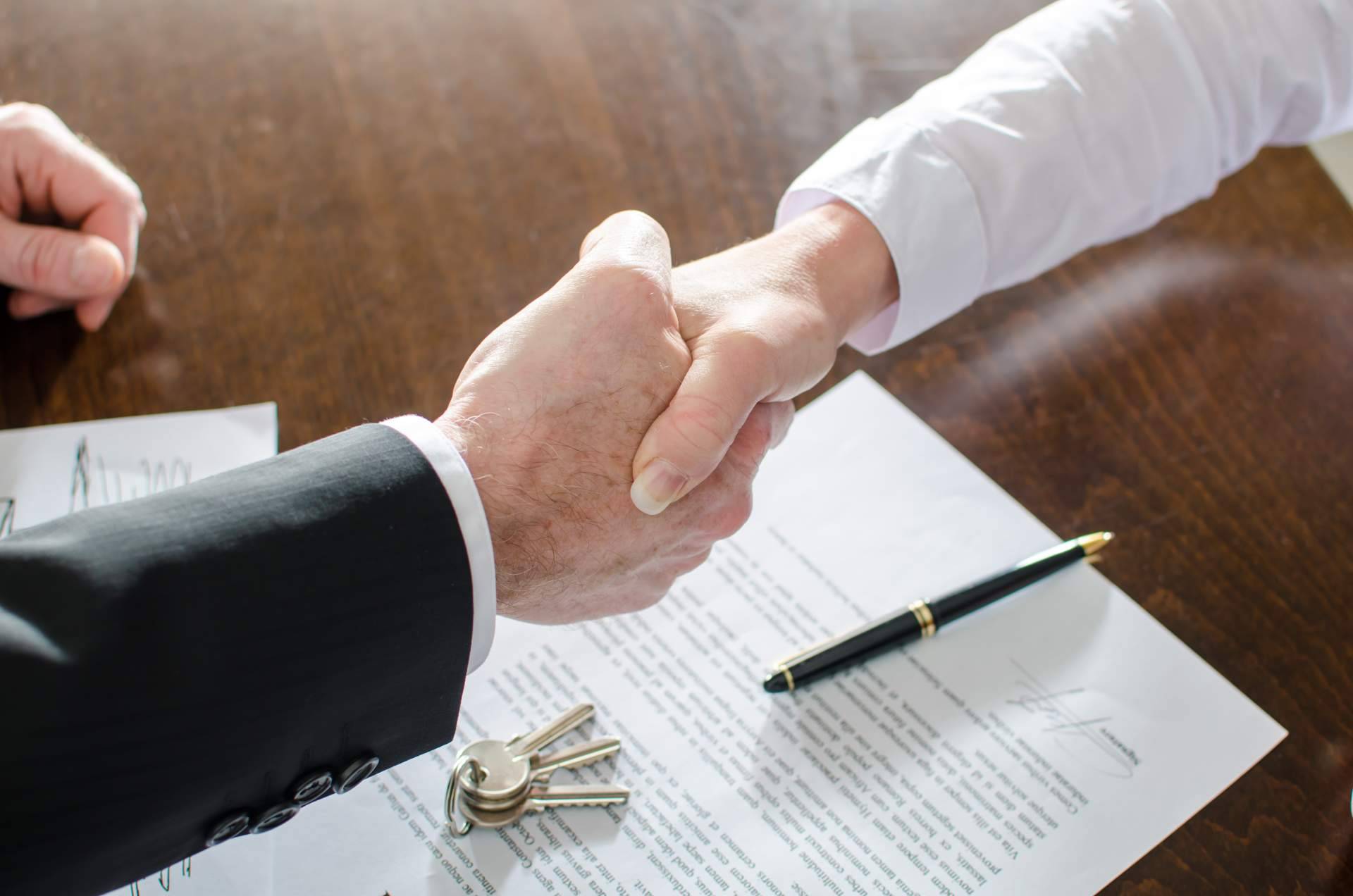 ¿Es posible vender la nuda propiedad y seguir viviendo en la vivienda?