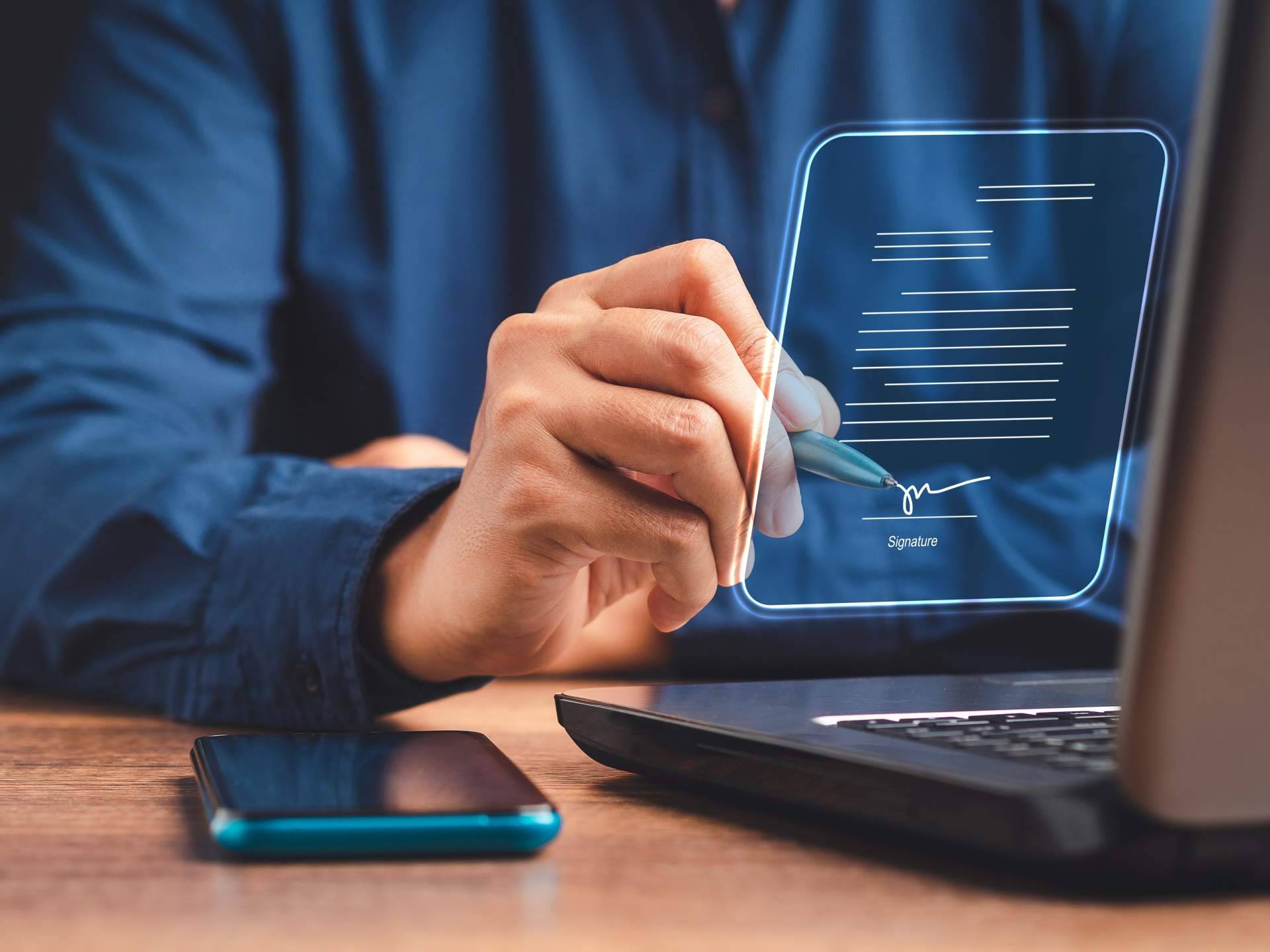 ¿Cómo se lleva a cabo la contratación electrónica certificada?, por Aviva Voice