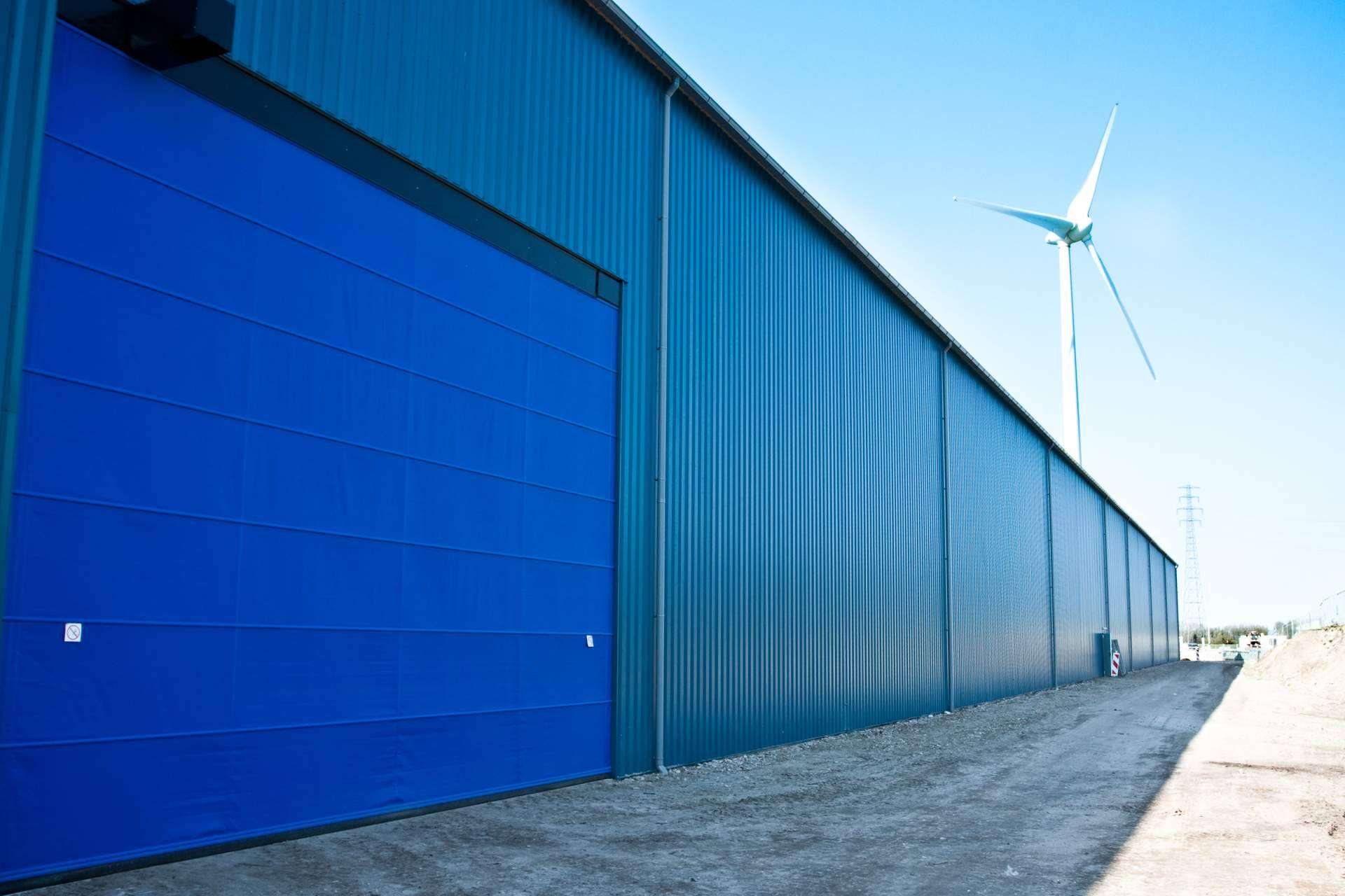 Mejorar el desarrollo industrial con las puertas de grandes dimensiones de ASSA ABLOY