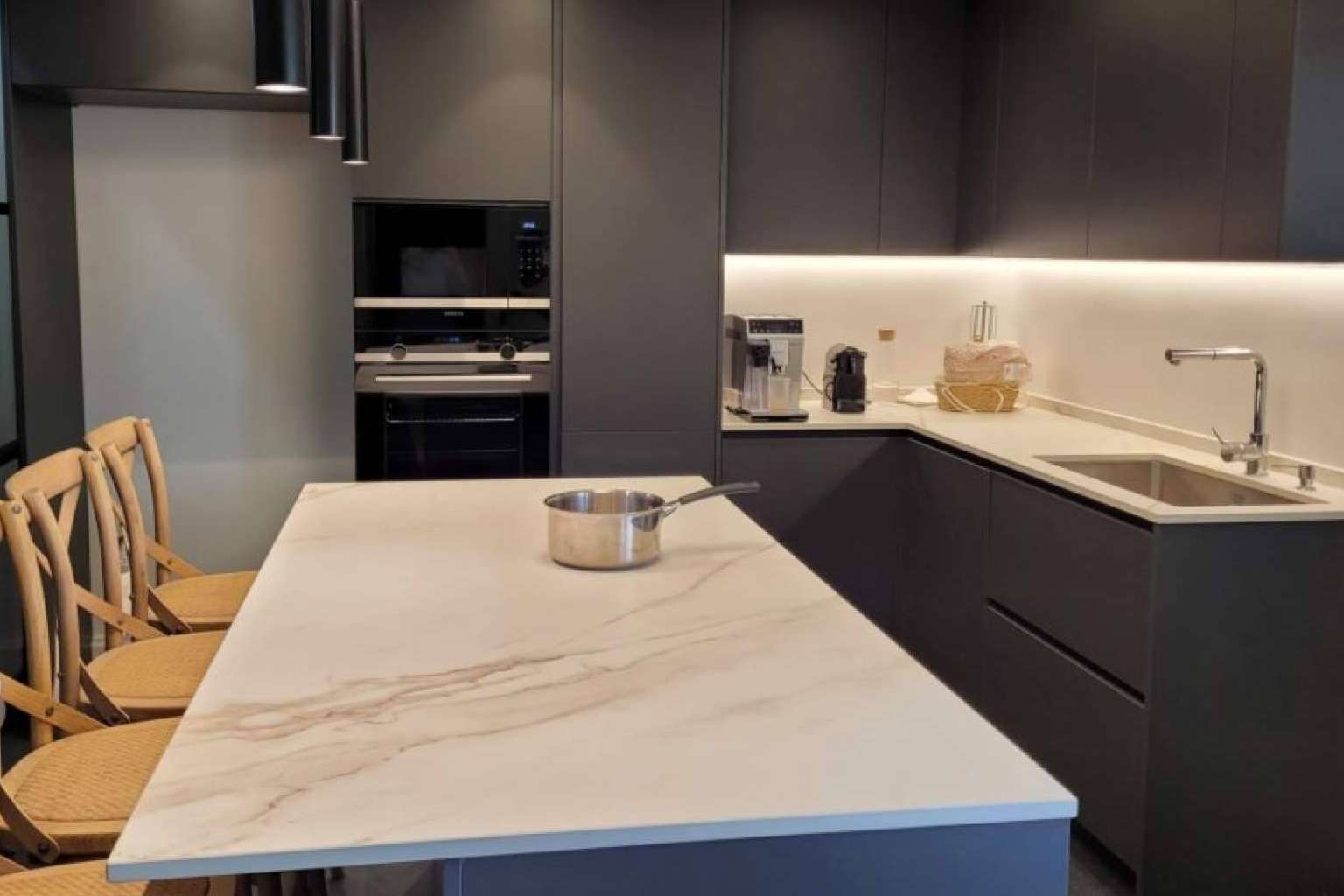 ¿Por qué las cocinas invisibles se han convertido en una tendencia en el mundo del interiorismo?, por Davinia
