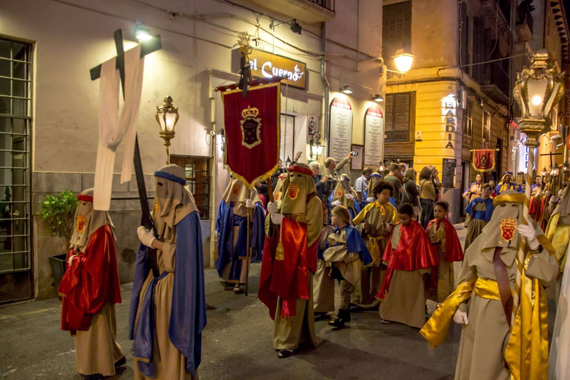La red social para los cofrades, Carrera Oficial, para explorar la Semana Santa de España