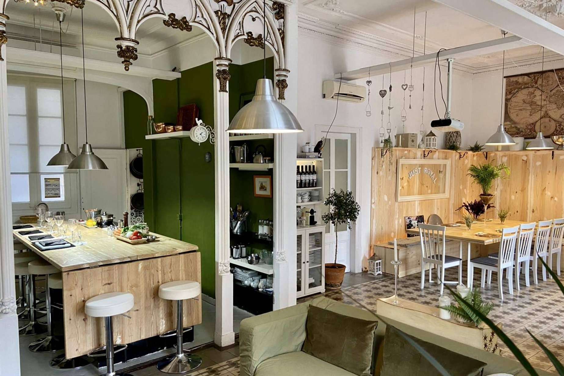 Just Royal BCN ofrece actividades de team building de cocina para empresas