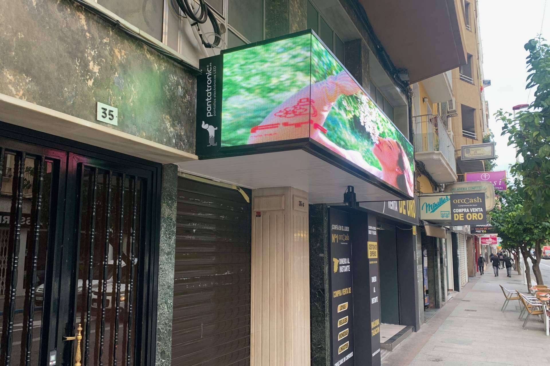 Pantallas exteriores LED variadas, disponibles con Pantatronic
