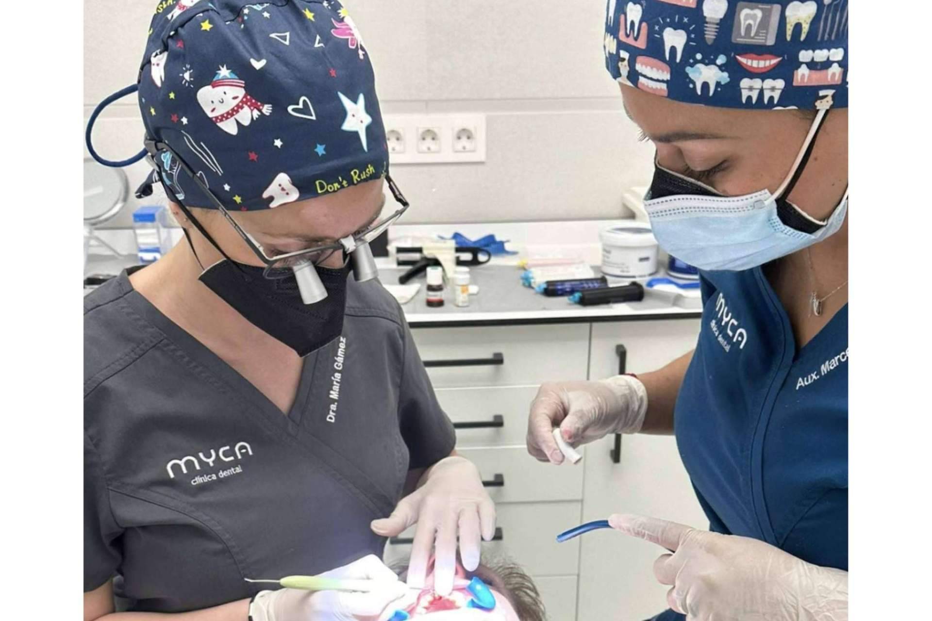 MYCA Clínica Dental sobre cómo y dónde curar una bolita de carne en la encía
