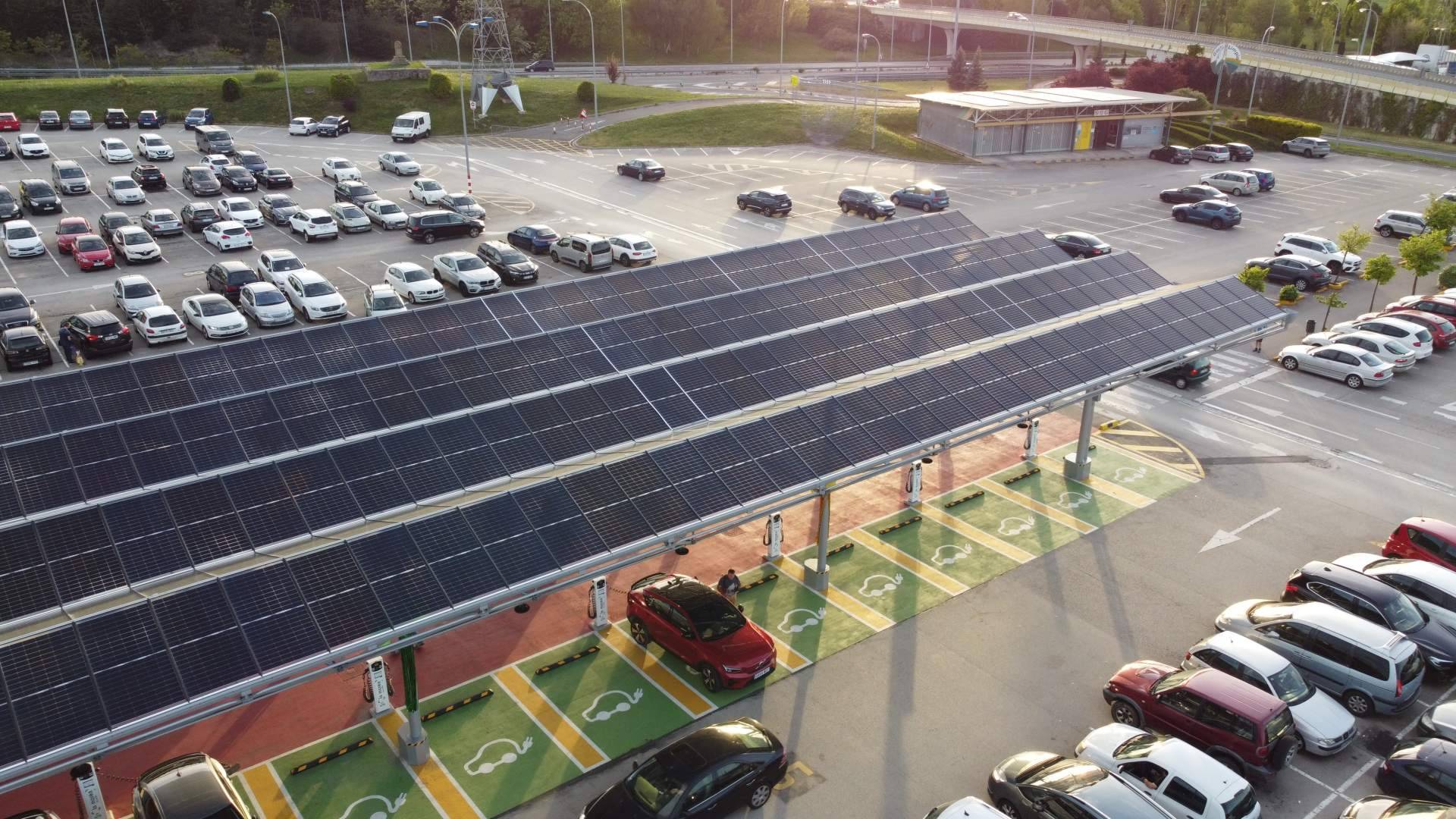 Etecnic inaugura 32 nuevos puntos de recarga para vehículos eléctricos en La Morea, Navarra
