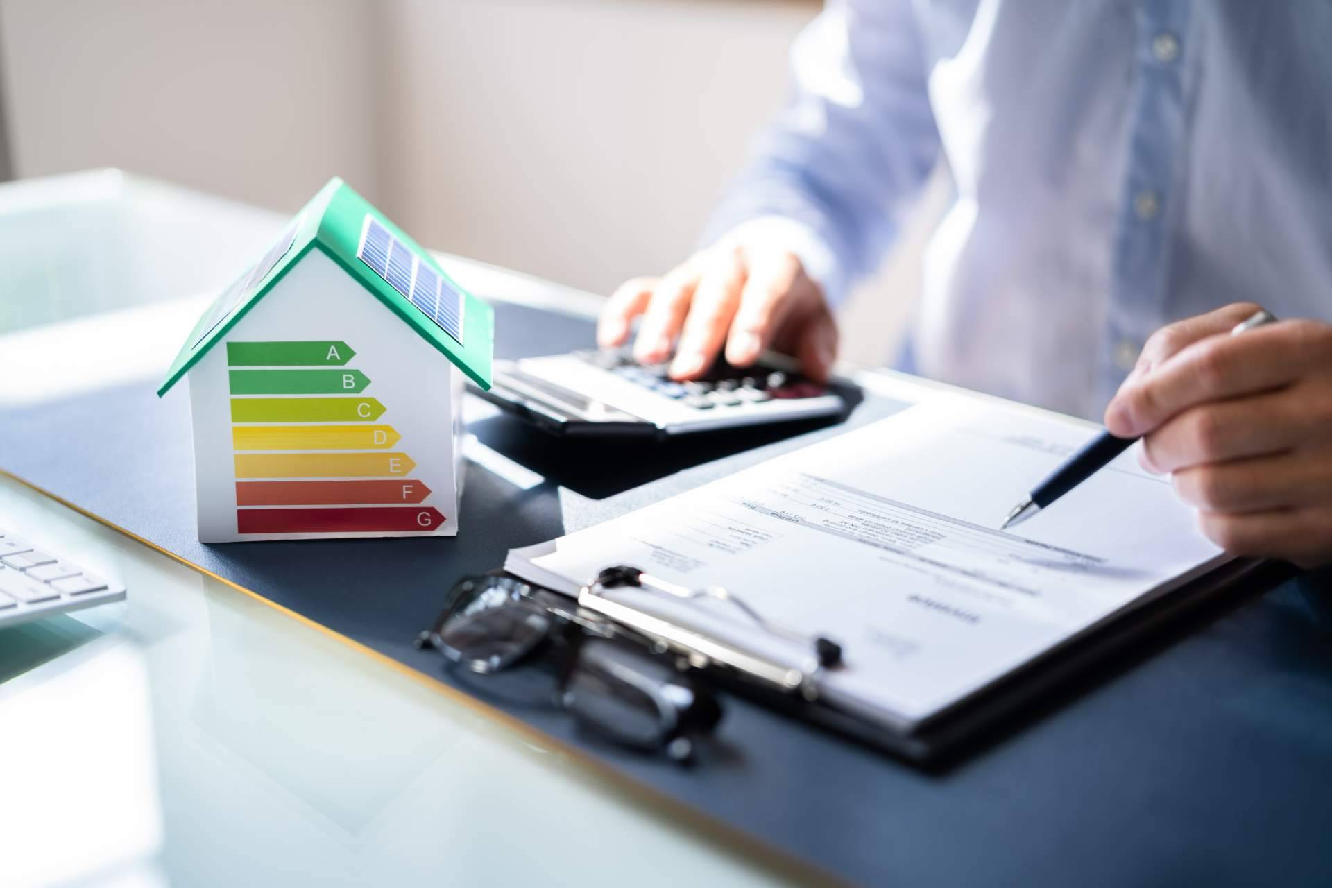 ¿Cómo puede ayudar a las empresas una asesoría energética a reducir sus costes energéticos?