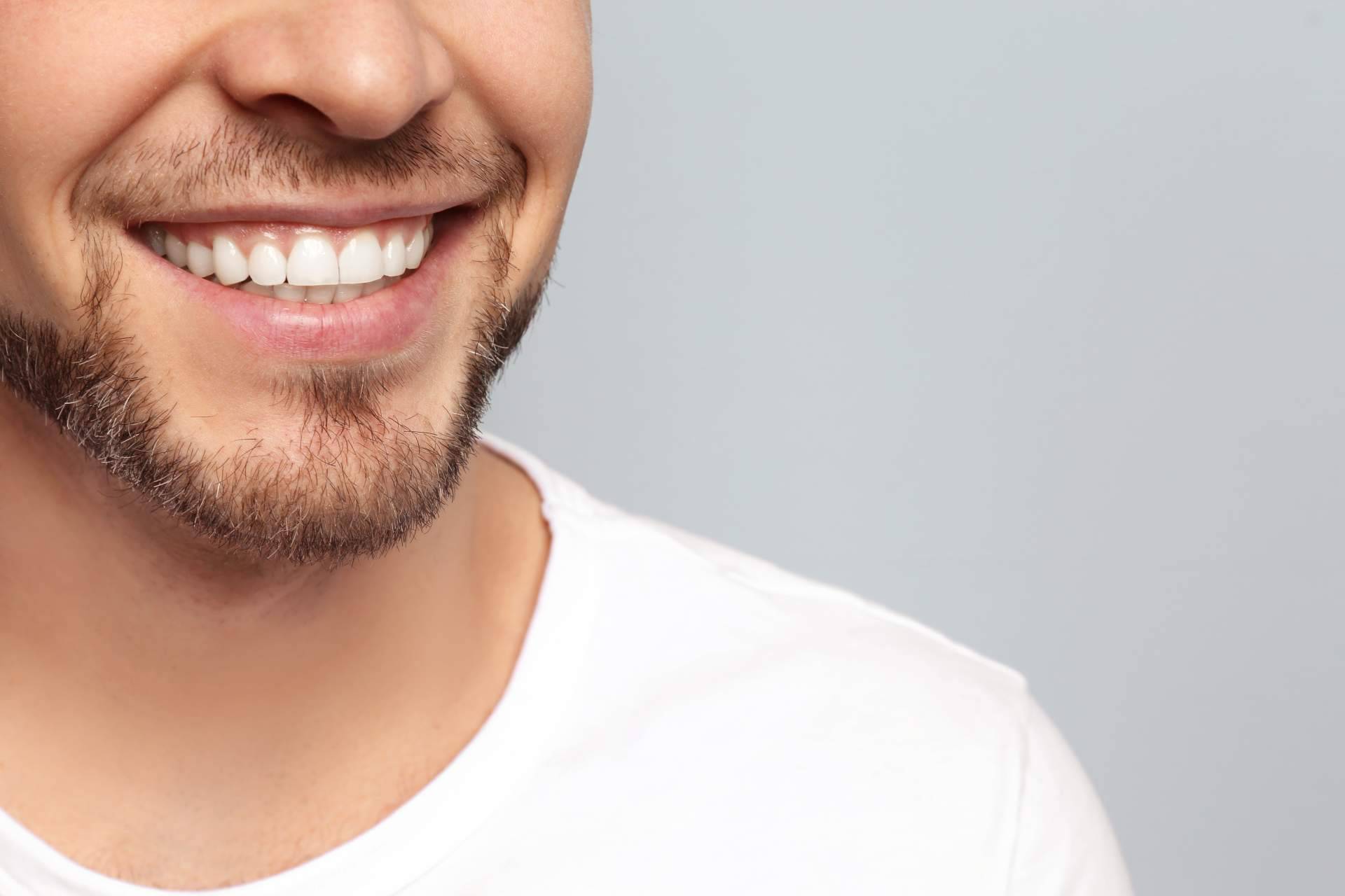 La Clínica Dental de la Doctora Cachero ofrece implantes dentales