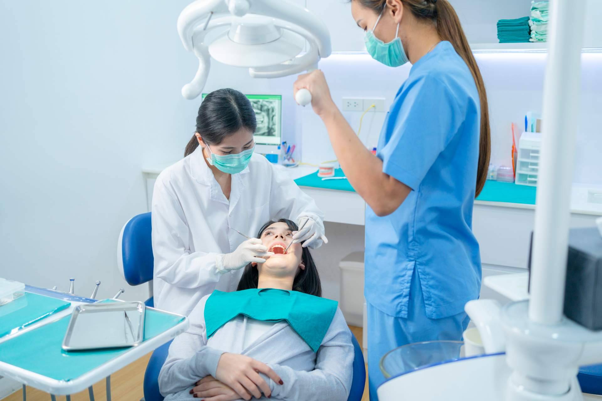Preservar la estructura de los dientes, manteniéndolos sanos y libres de infecciones con los servicios de endodoncia de Agudo Rosa