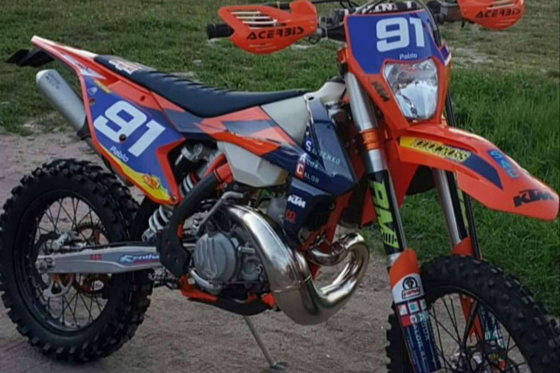 ADHESIVOSEMBARRADOS ofrece plásticos y adhesivos para motos off road