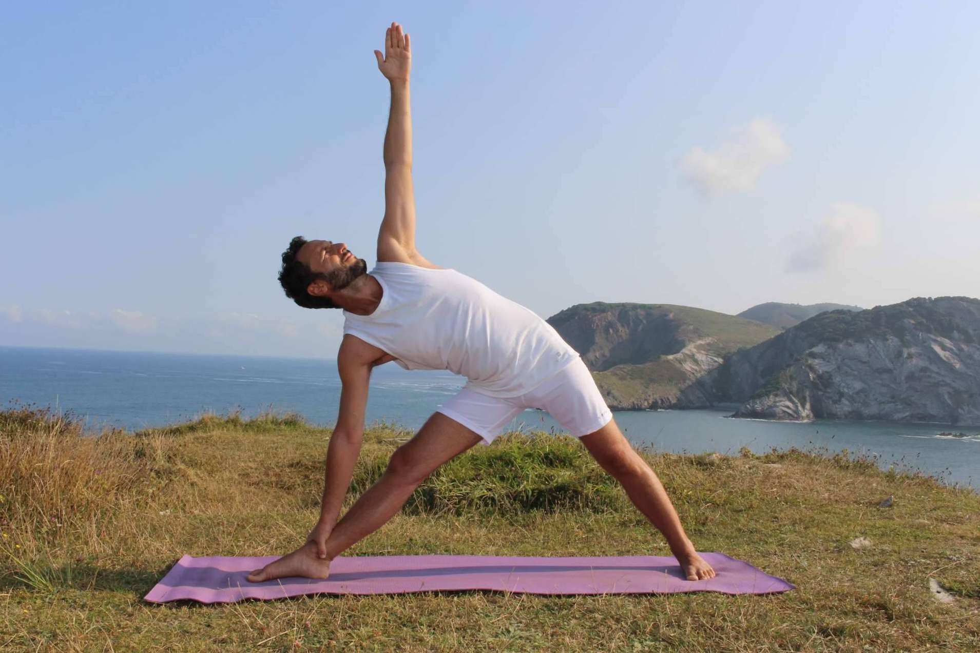 La Escuela Mahashakti permite acceder a formación de profesores de yoga integral y curso de actualización de profesores de yoga