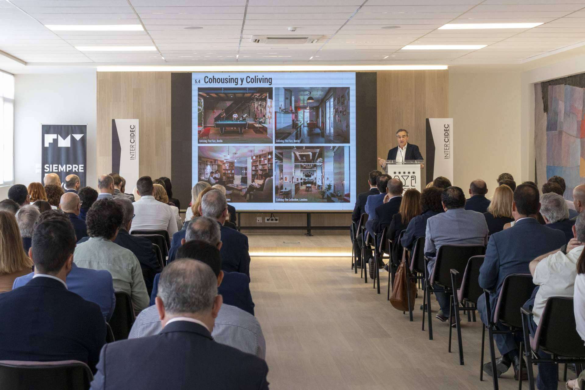 La Feria del Mueble Yecla (FMY) y la inauguración de su renovada sala de conferencias