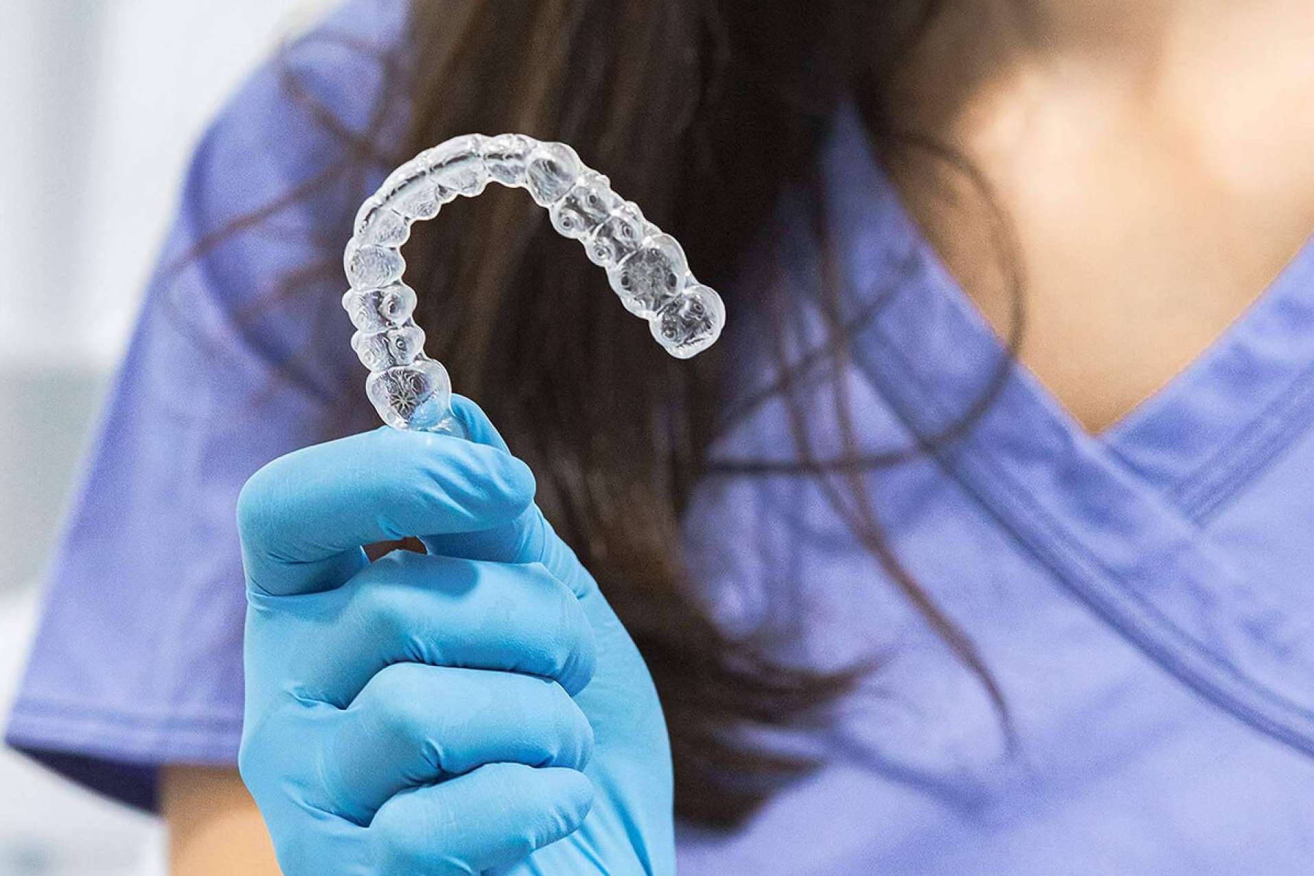 En la Clínica Dental Dentinos, ¿qué tipos de prótesis dentales son recomendados?