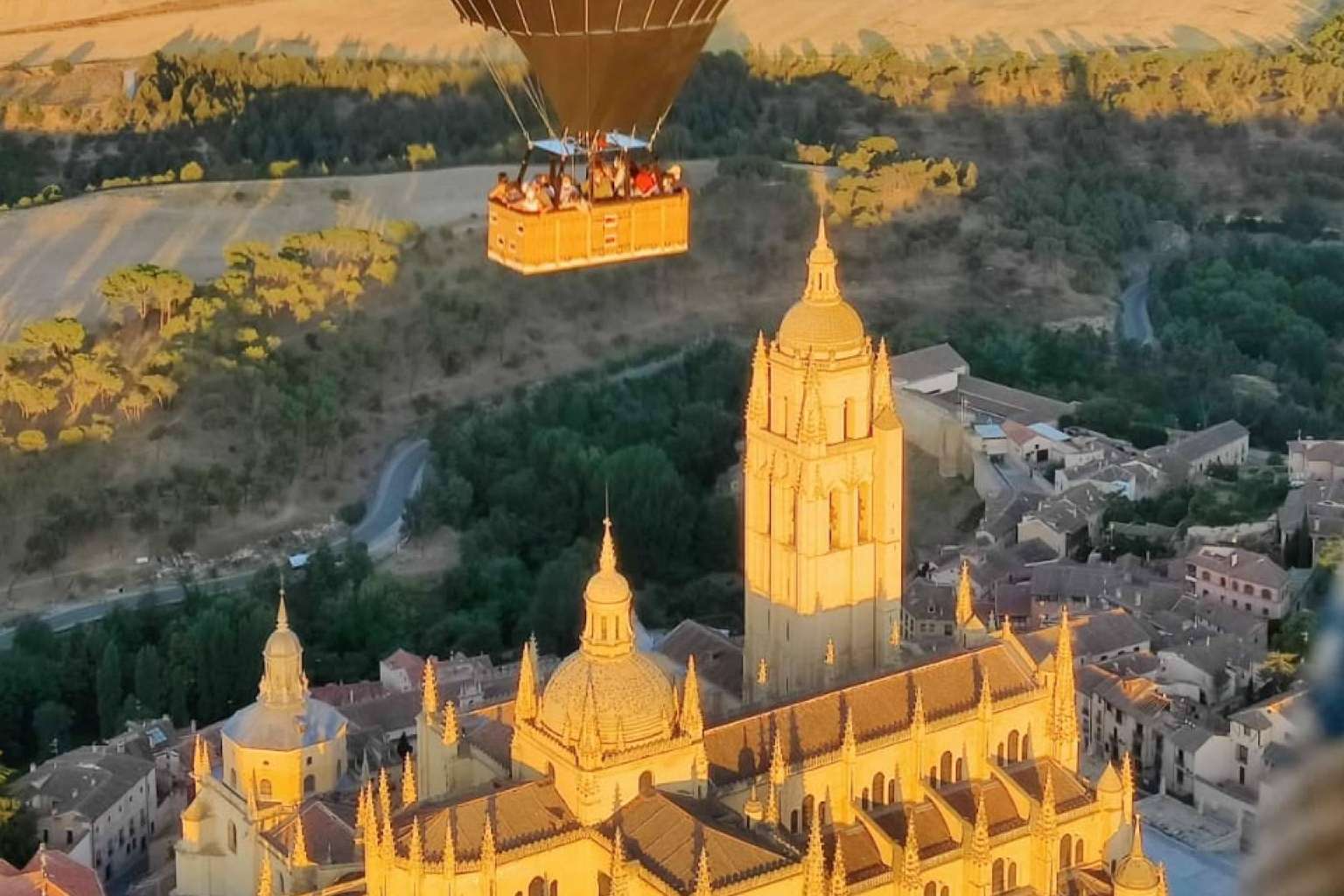 Paseo en globo aerostático en Segovia con la empresa EoloFly