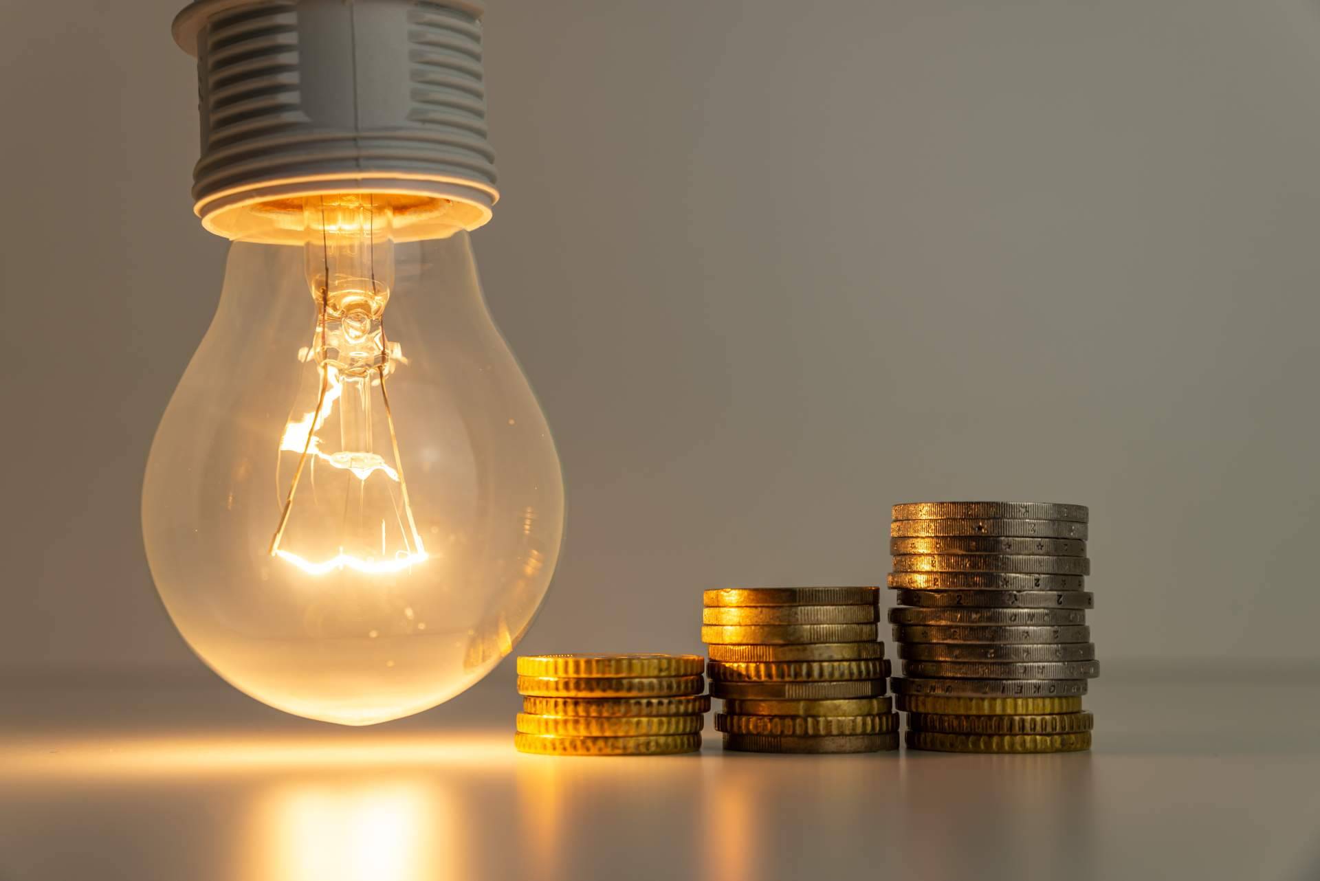Información sobre el precio de la luz de la mano de Apaga Luz
