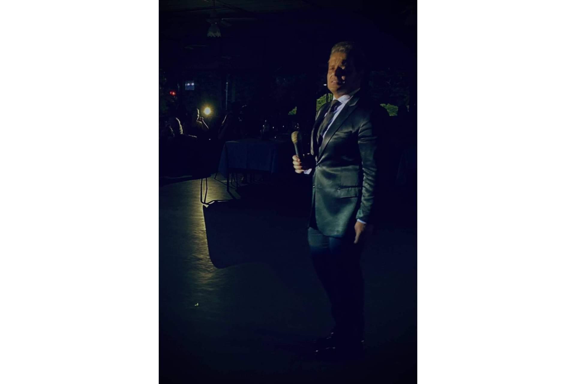 Un toque original en los eventos con el doble de Luis Miguel, Guillermo Elías