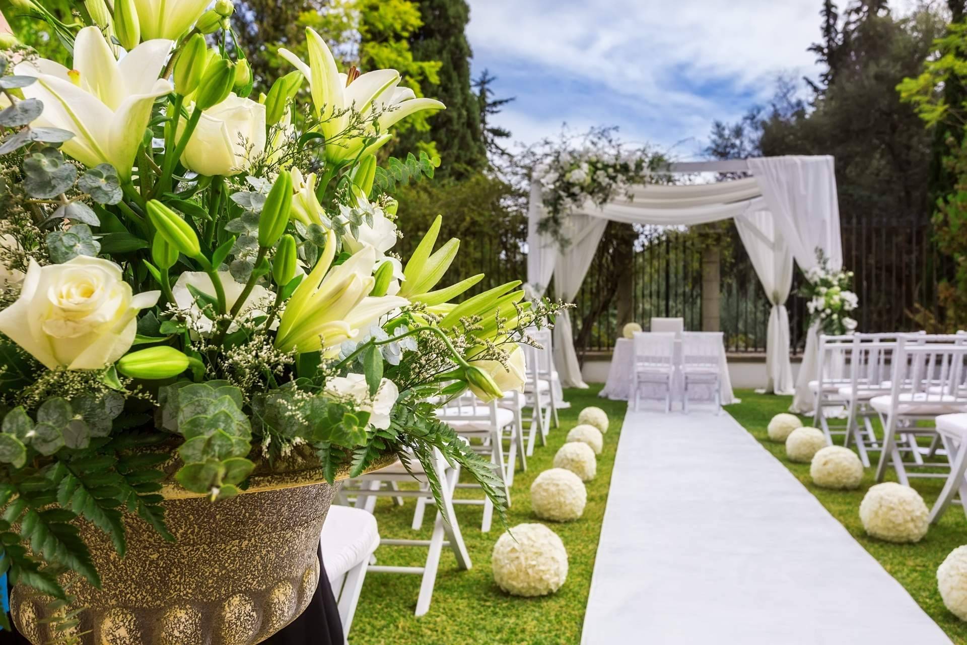 Rosistirem permite resaltar la belleza de una boda con los arreglos florales
