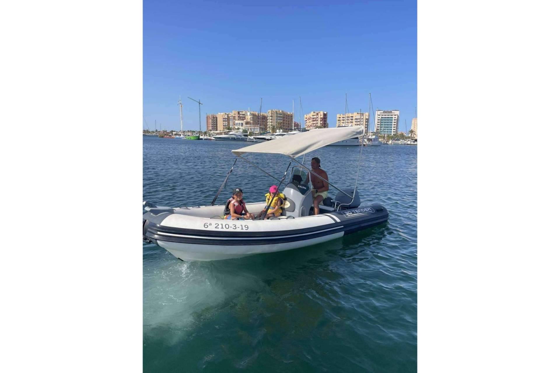 Kalima Charter y su servicio de alquiler barco sin licencia