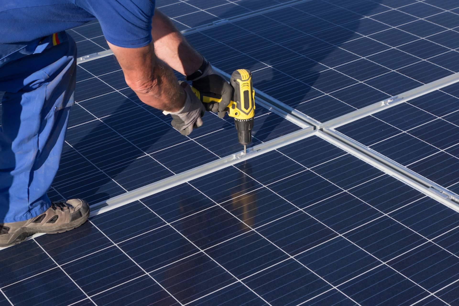 Placas solares, una alternativa para el ahorro eléctrico y freno del cambio climático