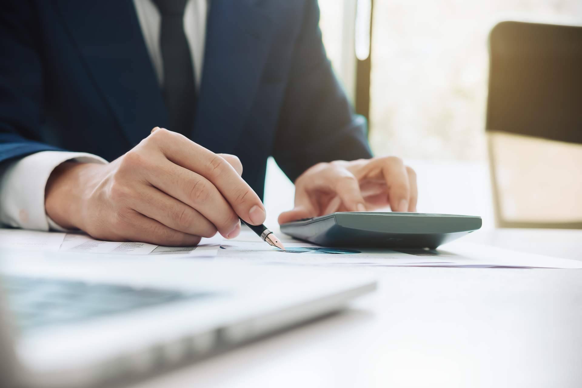 PréstamoSolución explica cómo elegir una empresa de reunificación de deudas con hipoteca