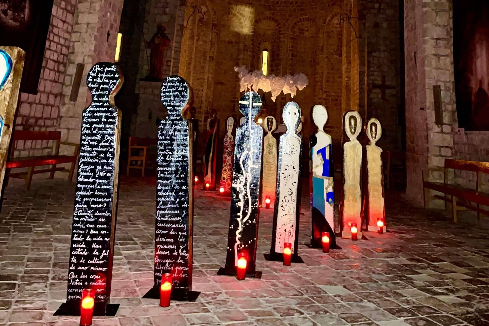 Pilar Almagro propone el arte conceptual totémico