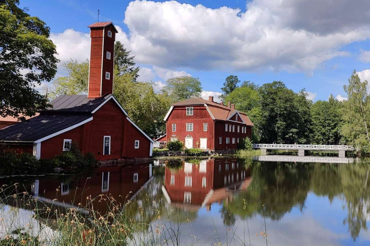 Descubrir la belleza natural y cultural de Finlandia; circuitos en español para una experiencia única
