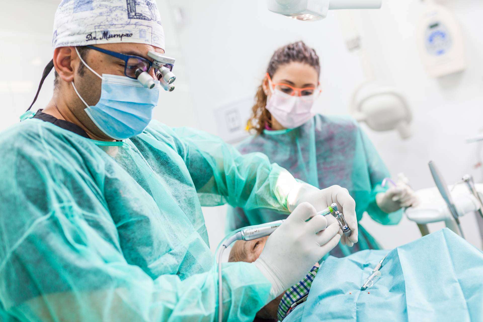Dental Implantologie y sus tratamientos de ortodoncia invisible