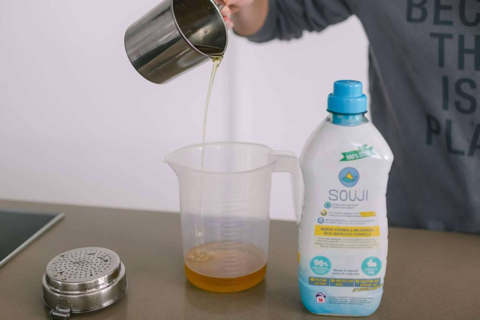 Souji, la revolución del reciclaje. El líquido ‘mágico’ que permite transformar el aceite usado en detergente, en solo 1 minuto