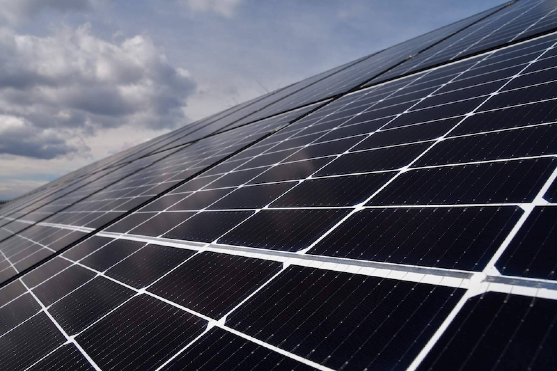 Autoconsumo industrial, contar con profesionales del sector para ahorrar en la factura de luz