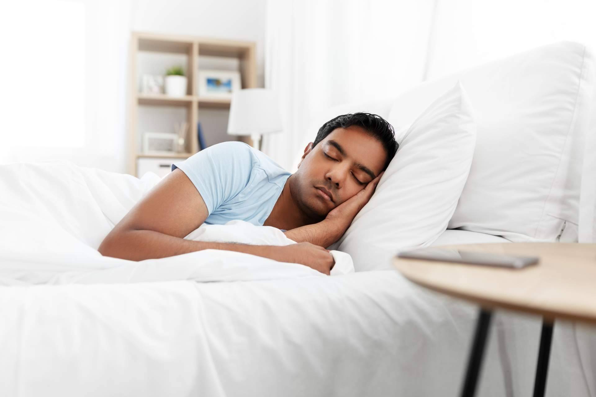 Dormitienda brinda en su tienda online un pack cama articulada metálica y colchón viscoelástico City